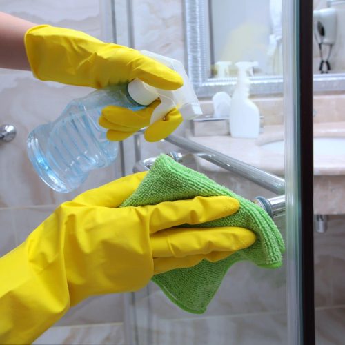 How to Deep Clean Your Bathroom Efficiently